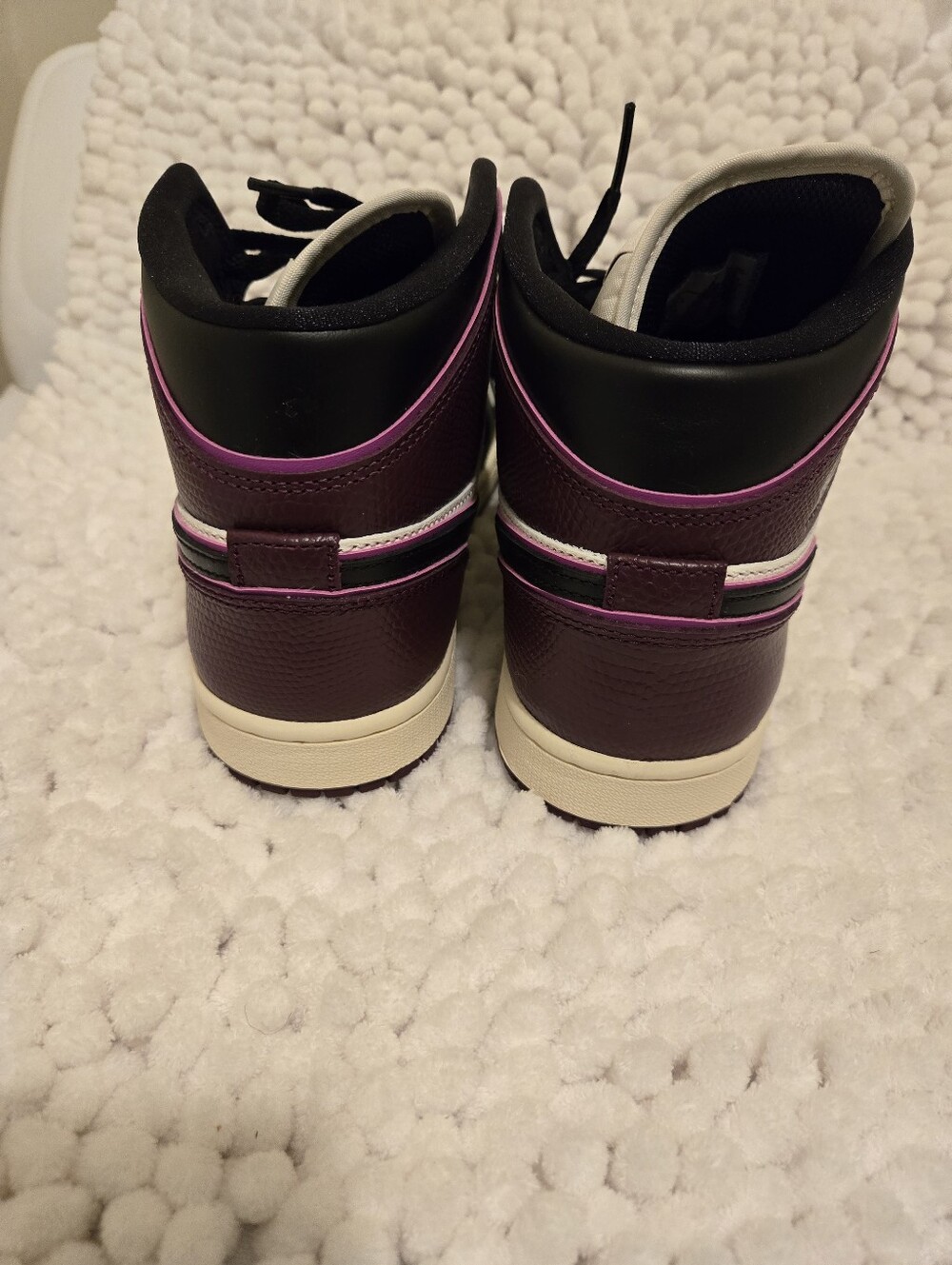 Wmns Air Jordan 1 Mid SE 'Bordeaux Size 9 - Picture 4 of 12